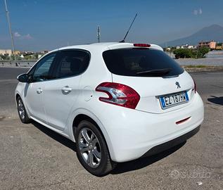 Peugeot 208 1.4 HDi 68 CV 5 porte Allure