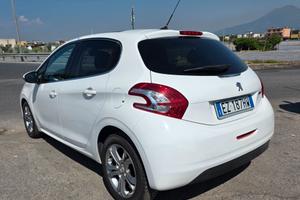 Peugeot 208 1.4 HDi 68 CV 5 porte Allure