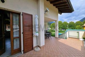 APPARTAMENTO CON TERRAZZA IN RESIDENCE CON PISCINA