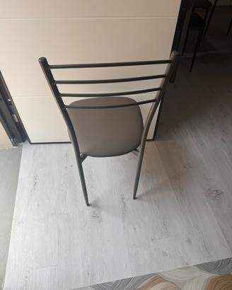 Set da 6 sedie moderne praticamente nuove
