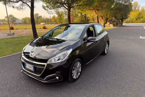 Peugeot 208 PureTech 82 3 porte Allure