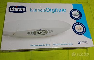 Bilancia pesa neonato