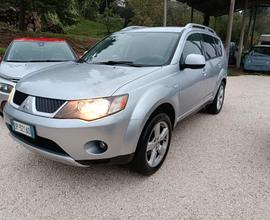 Mitsubishi Outlander 2.0 DI-D 4x4, 7-posti