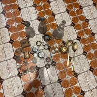 Bottiglie posate ziccheriera e altro