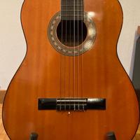 Chitarra classica con supporto incluso