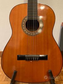 Chitarra classica con supporto incluso