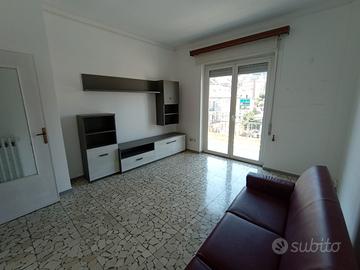 Trilocale con terrazzo,ascensore semiarredato