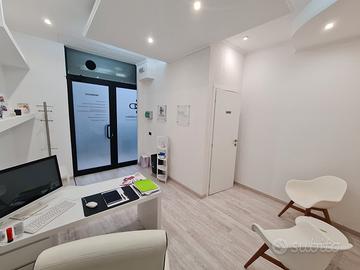 Locale commerciale arredato e ristrutturato