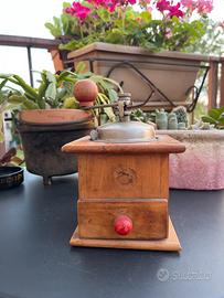 Antico macinino del caffè