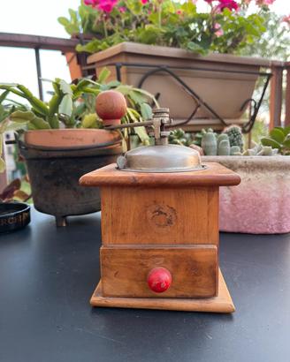 Antico macinino del caffè