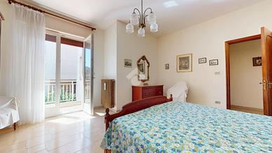CASA SEMINDIPENDENTE A ORIA