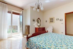 CASA SEMINDIPENDENTE A ORIA