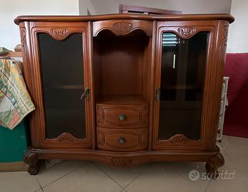 Mobile in stile classico in legno massello
