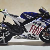 Yamaha YZR-M1 . Vale Rossi. Minichamps 1:12
