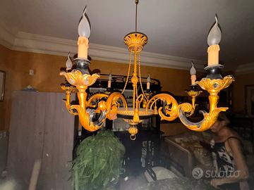 Lampadario classico dorato e nero a 6 luci