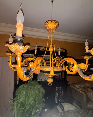 Lampadario classico dorato e nero a 6 luci