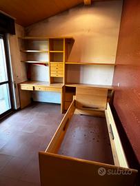 Mobili in legno per cameretta ragazzo/a