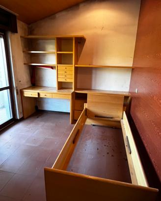 Mobili in legno per cameretta ragazzo/a