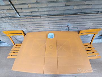 Tavolo da esterno con 4 sedie