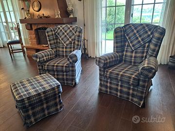 Coppia sedie d'epoca, tris poltrone, vetrina