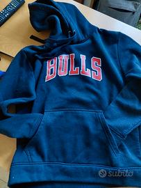 Felpa invernale nera con cappuccio