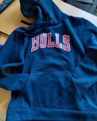 Felpa invernale nera con cappuccio