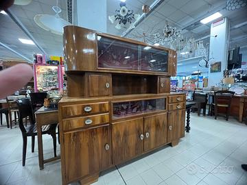 Credenza vintage con vetrine decorate