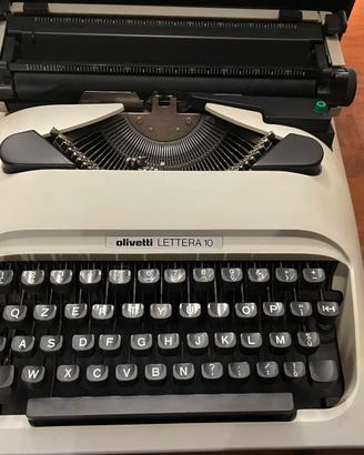 Macchina da scrivere Olivetti 10