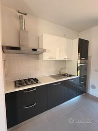 Cucina 4,5m completa di elettrodomestici 