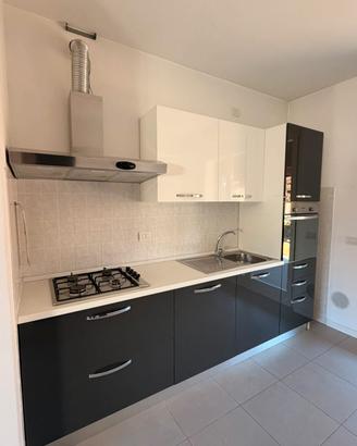 Cucina 4,5m completa di elettrodomestici 