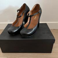 Scaroa elegante com tacco largo