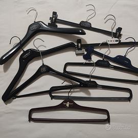 Lotto grucce firmate 