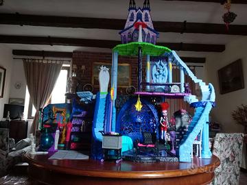 Set completo castello e vari Monster Hight