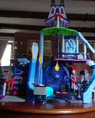 Set completo castello e vari Monster Hight