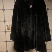 Pelliccia nera - taglio svasato- pari al nuovo