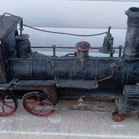 Treno locomotiva antico in latta