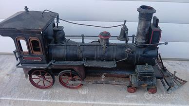 Treno locomotiva antico in latta