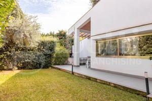 Mondello Villa su 3 livelli con ampio giardino