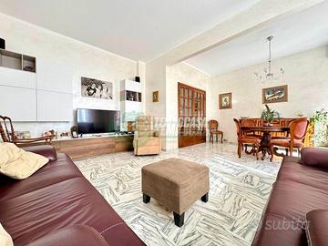 LUMINOSO CON LUNGO POGGIOLO E ASCENSORE!!