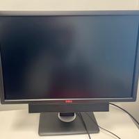Monitor LCD Dell con staffa regolabile e sound bar