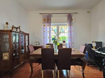 Casa indipendente di 220 m² con più di 5 locali e 