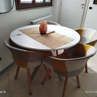 Tavolo rotondo + quattro sedie