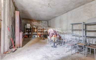 Magazzino a Turbigo Via XXV Aprile 1945 3 locali