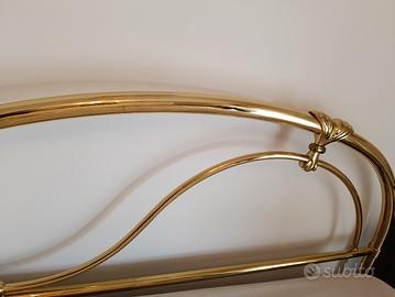 Struttura letto matrimoniale.