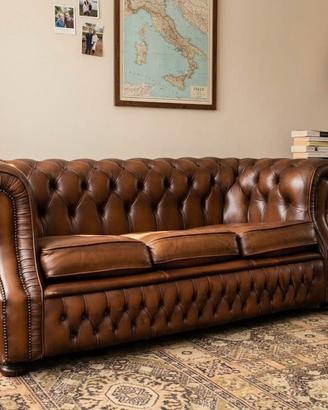 Divano Chesterfield club 3 posti in pelle marrone 
