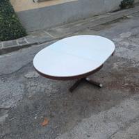 Tavolo rotondo che puo diventare ovale