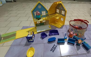 Casa di Peppa Pig ,più la classe di Peppa. 50€