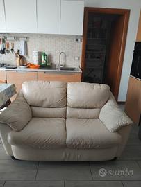 divano 2 posti 20 euro