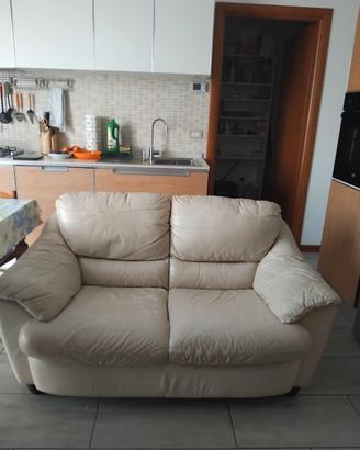 divano 2 posti 20 euro