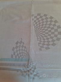 Tende bianche con motivi centrali 